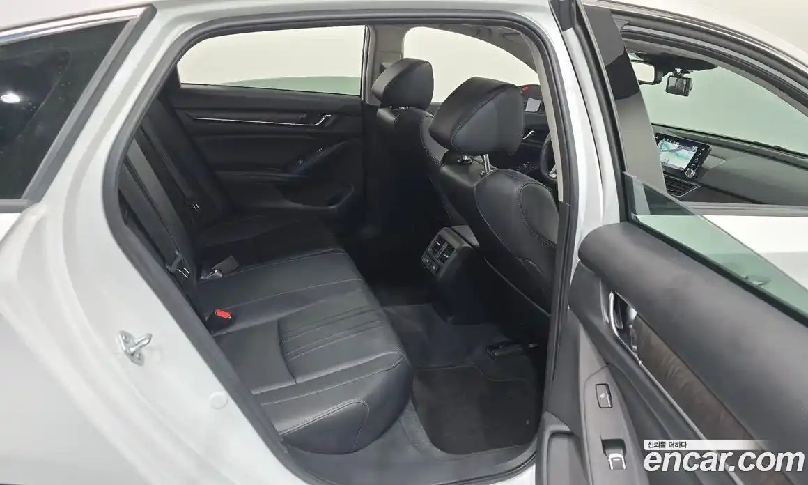 Honda Accord 2022 1.5 автомат (гидро), фото 17