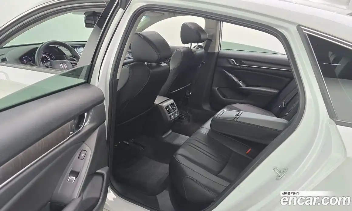 Honda Accord 2022 1.5 автомат (гидро), фото 18