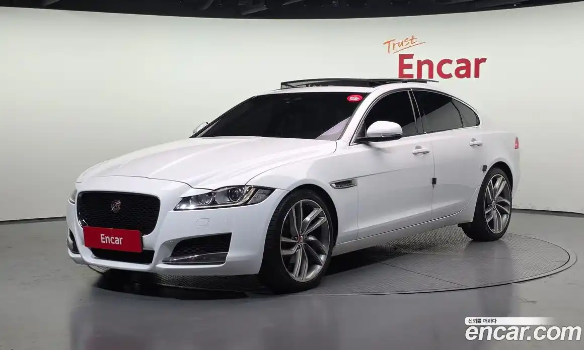 Jaguar XF 2016 2.0 автомат (гидро), фото 1 Jaguar XF 2016 2.0 автомат (гидро), фото 1