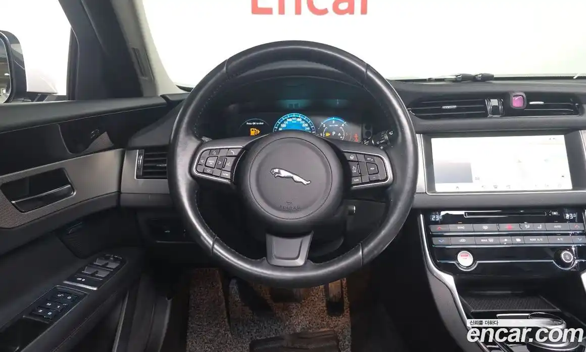 Jaguar XF 2016 2.0 автомат (гидро), фото 12 Jaguar XF 2016 2.0 автомат (гидро), фото 12