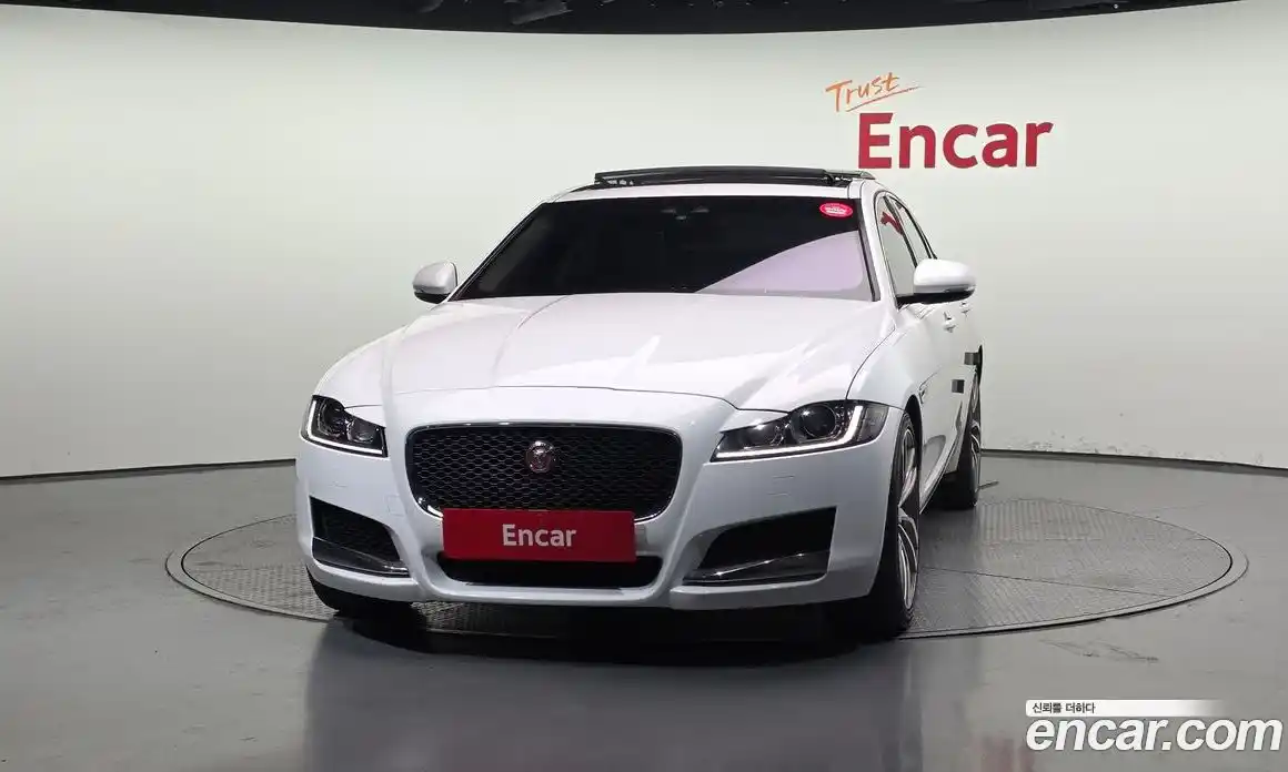 Jaguar XF 2016 2.0 автомат (гидро), фото 3 Jaguar XF 2016 2.0 автомат (гидро), фото 3