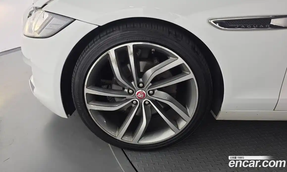 Jaguar XF 2016 2.0 автомат (гидро), фото 5 Jaguar XF 2016 2.0 автомат (гидро), фото 5