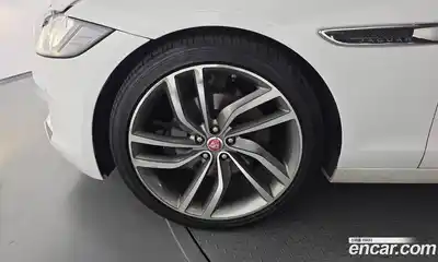 Jaguar XF 2016 2.0 автомат (гидро), миниатюра 5 Jaguar XF 2016 2.0 автомат (гидро), миниатюра 5