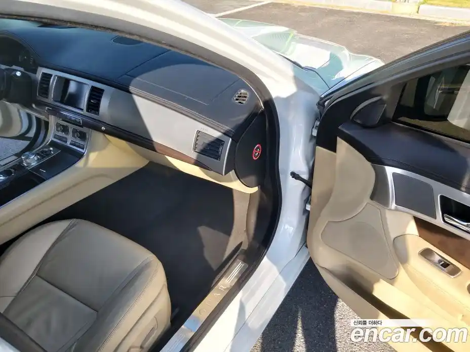 Jaguar XF 2013 2.0 автомат (гидро), фото 9 Jaguar XF 2013 2.0 автомат (гидро), фото 9