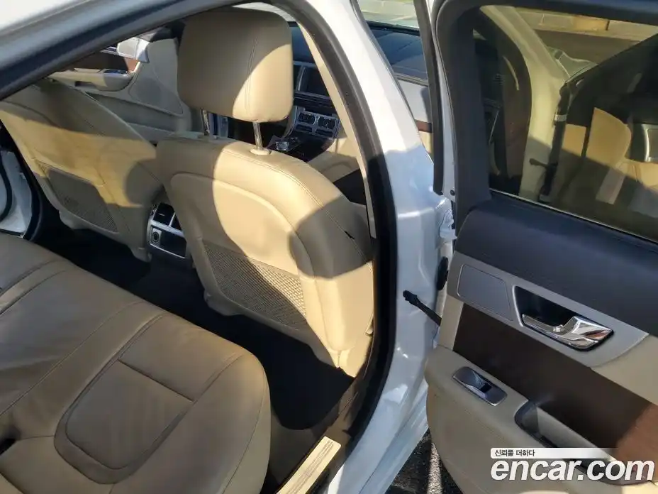 Jaguar XF 2013 2.0 автомат (гидро), фото 10 Jaguar XF 2013 2.0 автомат (гидро), фото 10