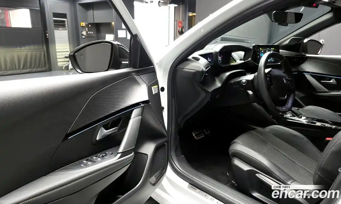 Peugeot 208 2021 0.1 автомат (гидро), фото 13