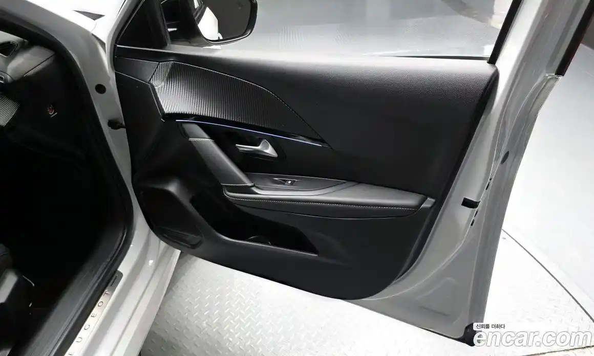 Peugeot 208 2021 0.1 автомат (гидро), фото 14