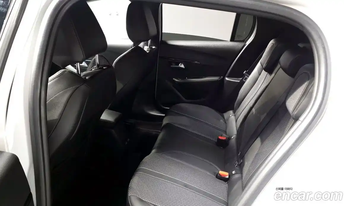 Peugeot 208 2021 0.1 автомат (гидро), фото 16