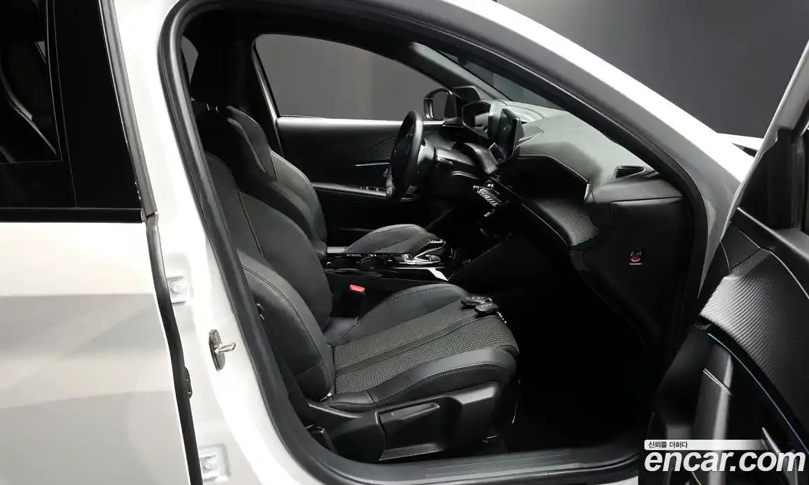 Peugeot 208 2021 0.1 автомат (гидро), фото 18