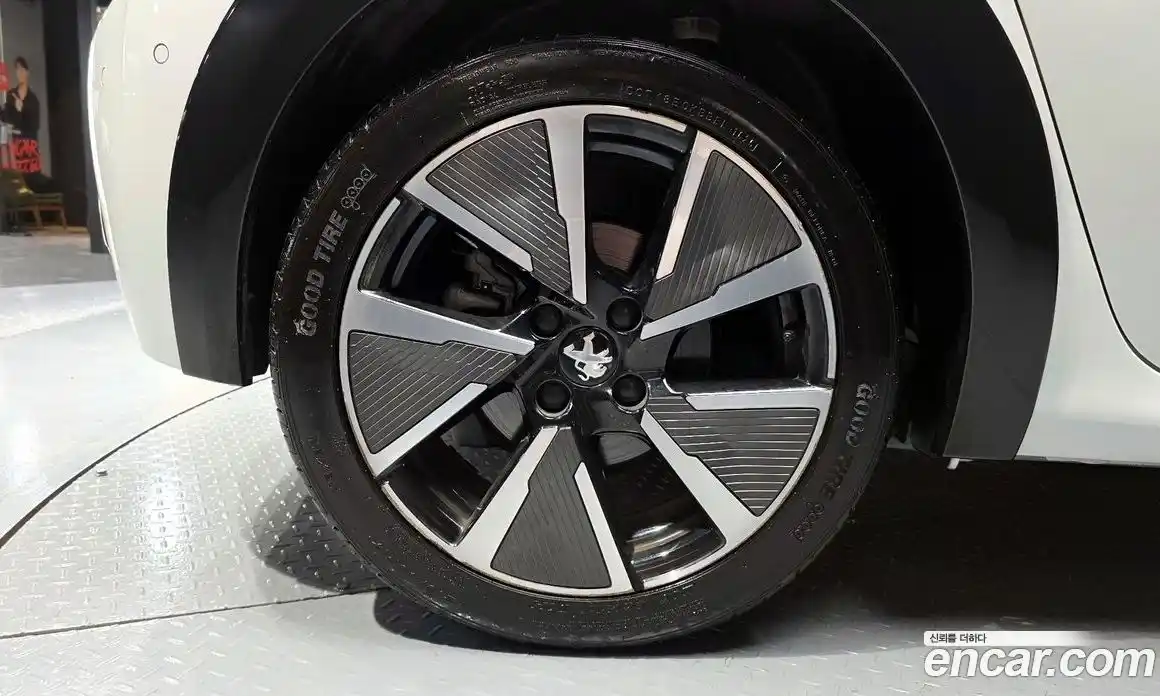 Peugeot 208 2021 0.1 автомат (гидро), фото 5