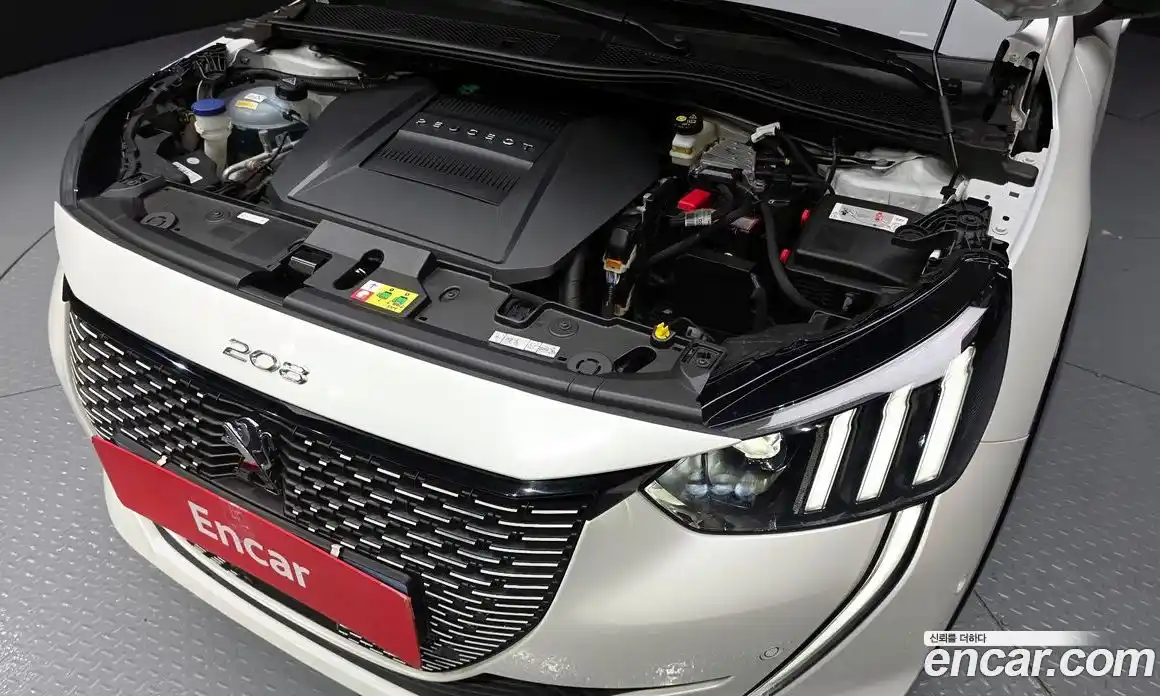 Peugeot 208 2021 0.1 автомат (гидро), фото 6