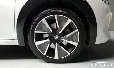 Peugeot 208 2021 0.1 автомат (гидро), миниатюра 7