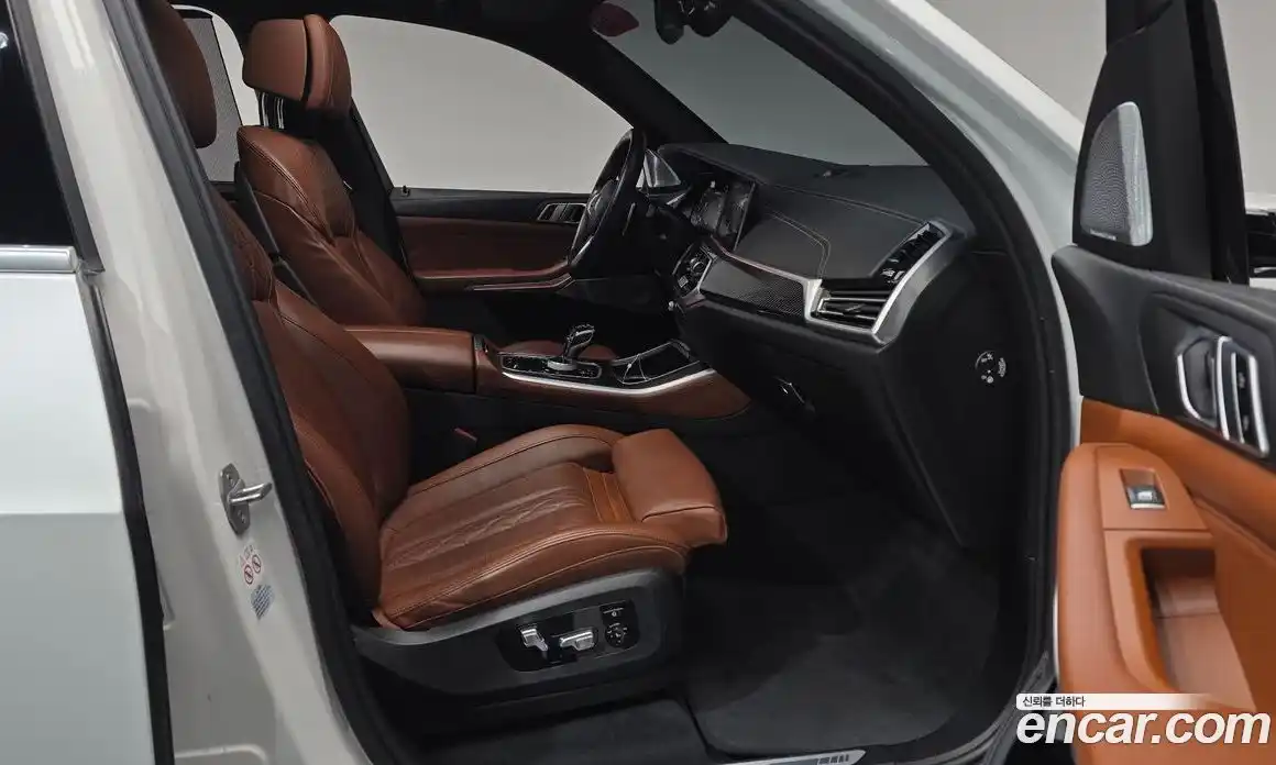 BMW X5 2023 4.4 автомат (гидро), фото 16