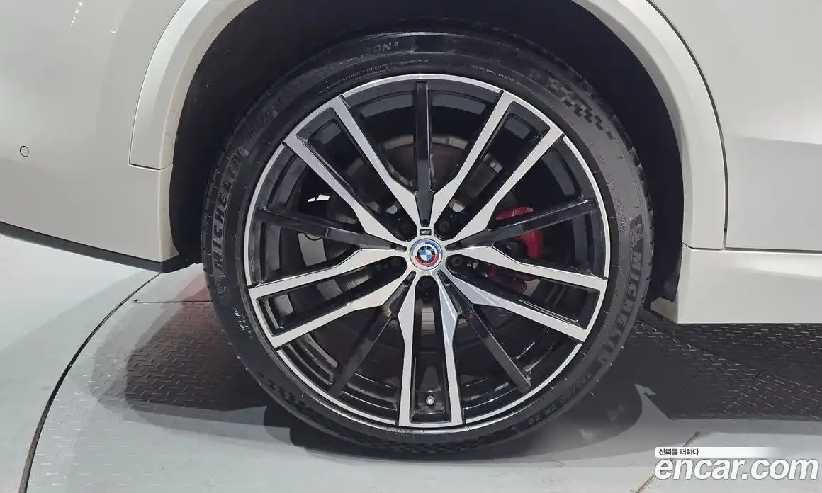 BMW X5 2023 4.4 автомат (гидро), фото 6