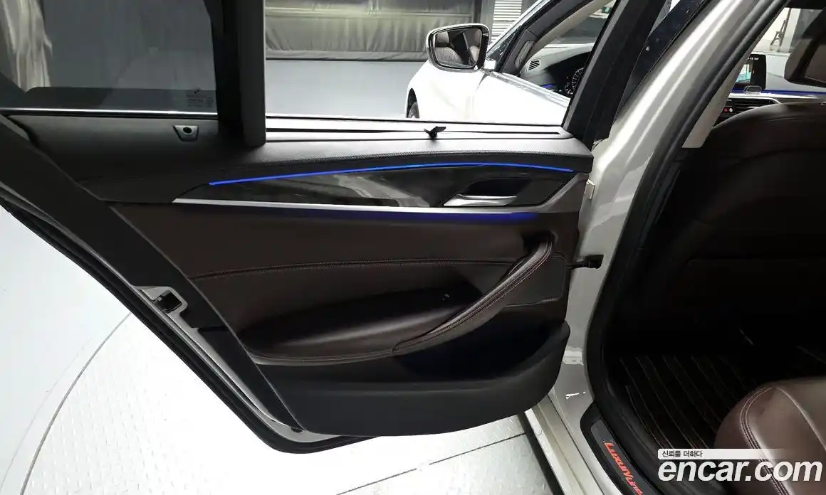 BMW 5 серия 2018 3.0 автомат (гидро), фото 15