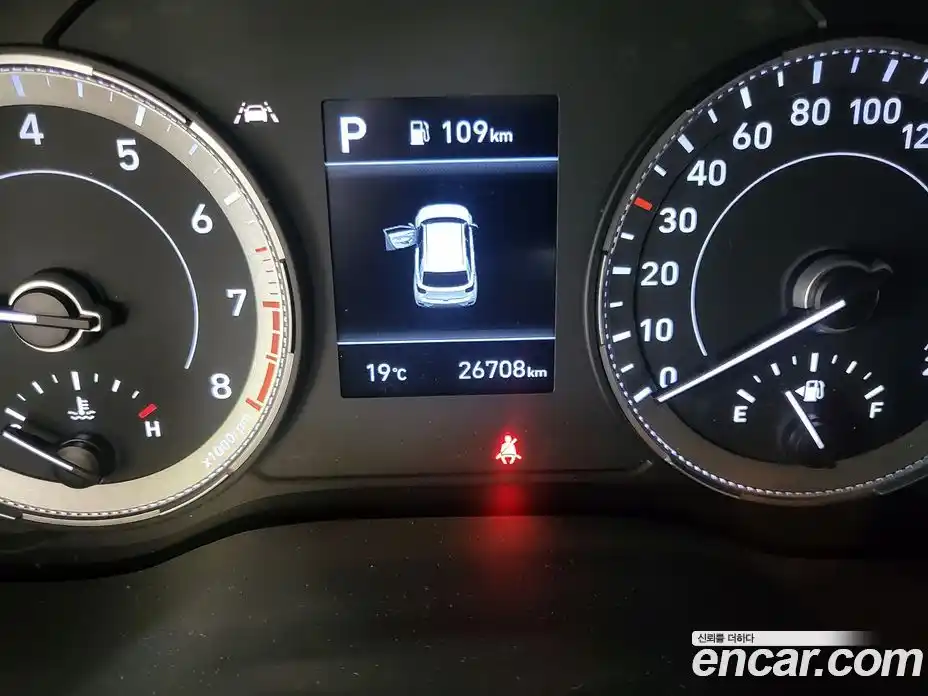Hyundai Venue 2022 1.6 автомат (гидро), фото 6