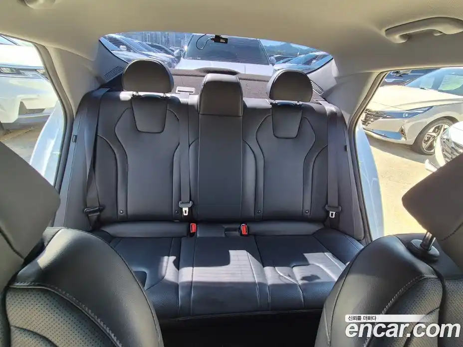 Hyundai Avante 2023 1.6 автомат (гидро), фото 9