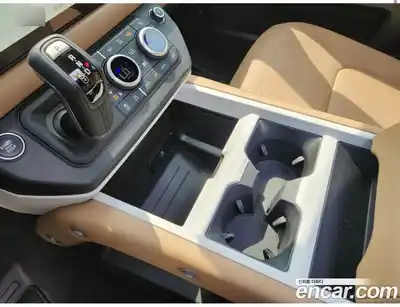 Land Rover Defender 2024 2.0 автомат (гидро), миниатюра 9