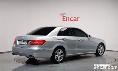 Mercedes-Benz E-Class 2010 1.8 автомат (гидро), миниатюра 2