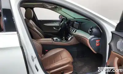 Mercedes-Benz E-Class 2018 2.0 автомат (гидро), миниатюра 11