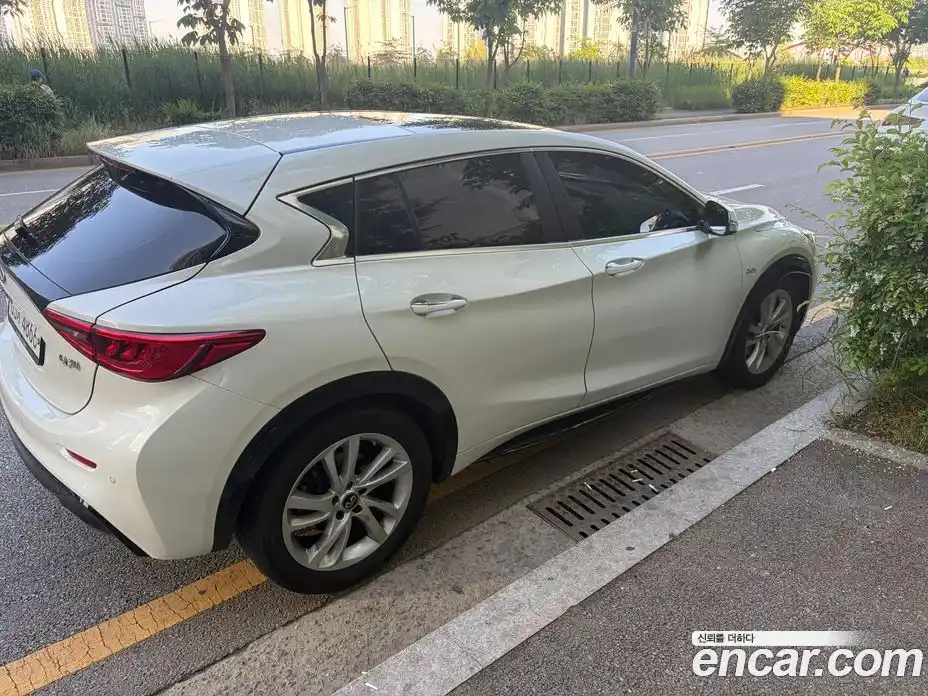Infiniti Q30 2019 2.0 автомат (гидро), фото 3 Infiniti Q30 2019 2.0 автомат (гидро), фото 3