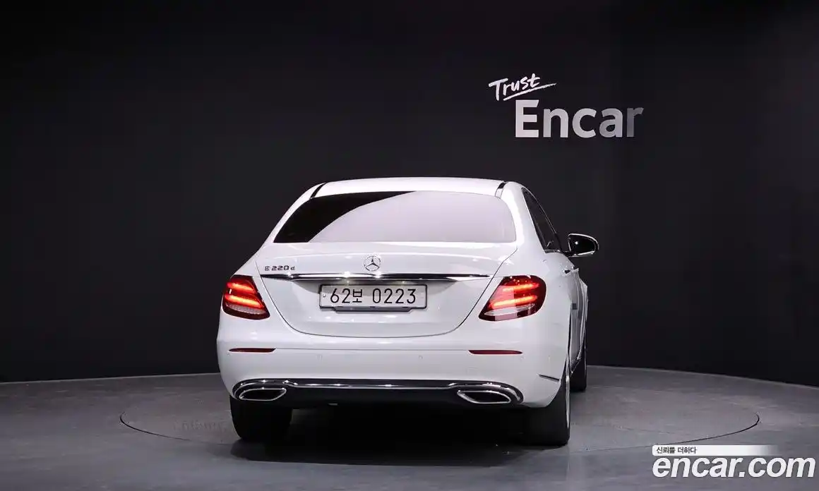 Mercedes-Benz E-Class 2016 1.9 автомат (гидро), фото 4