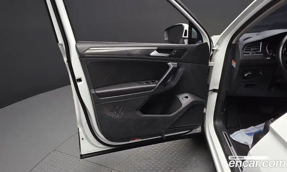 Volkswagen Tiguan 2019 2.0 автомат (гидро), фото 14