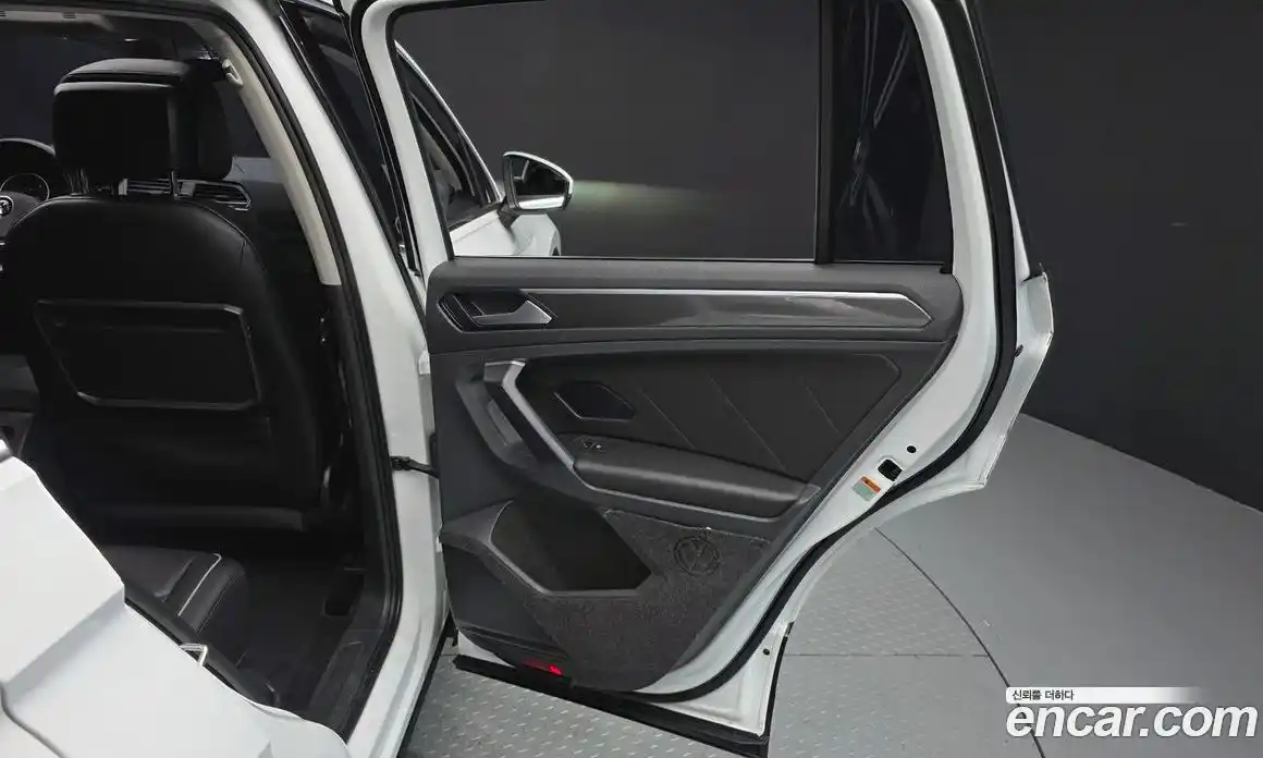 Volkswagen Tiguan 2019 2.0 автомат (гидро), фото 15