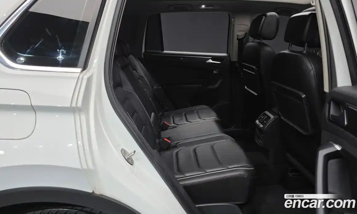 Volkswagen Tiguan 2019 2.0 автомат (гидро), фото 17
