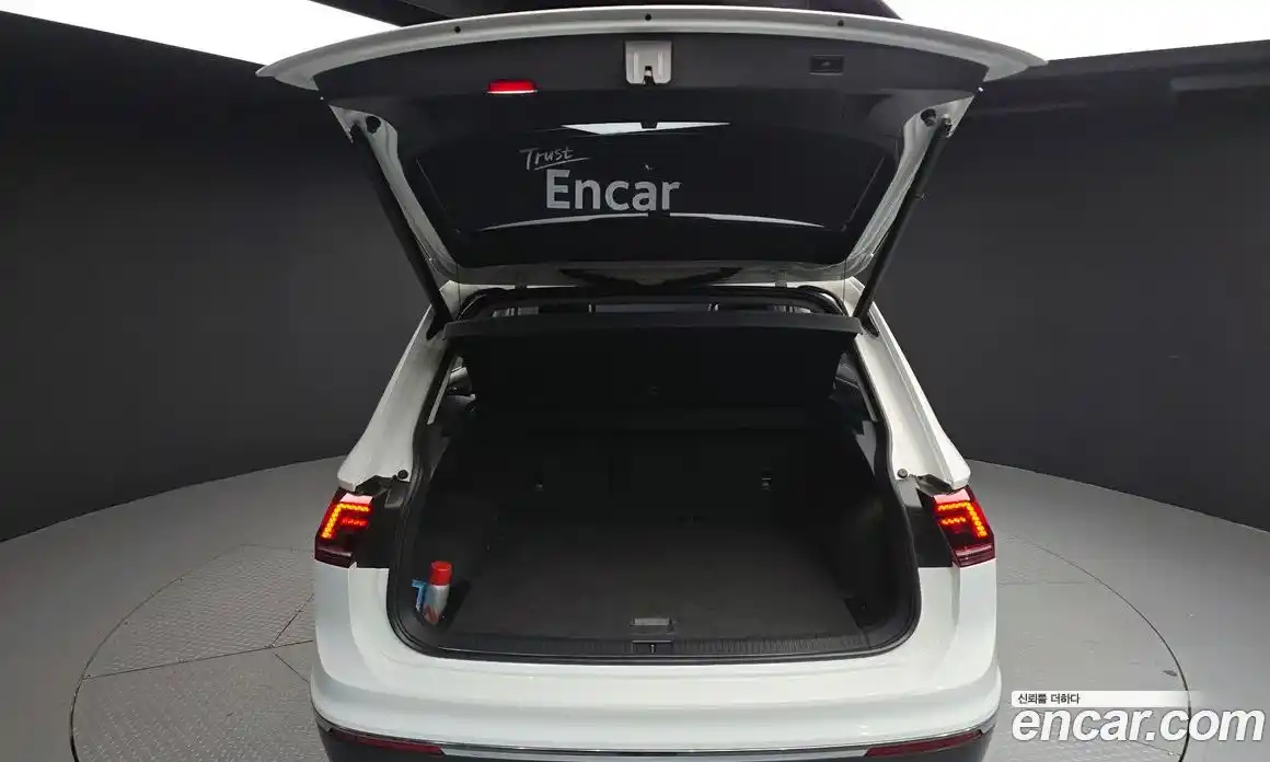 Volkswagen Tiguan 2019 2.0 автомат (гидро), фото 26
