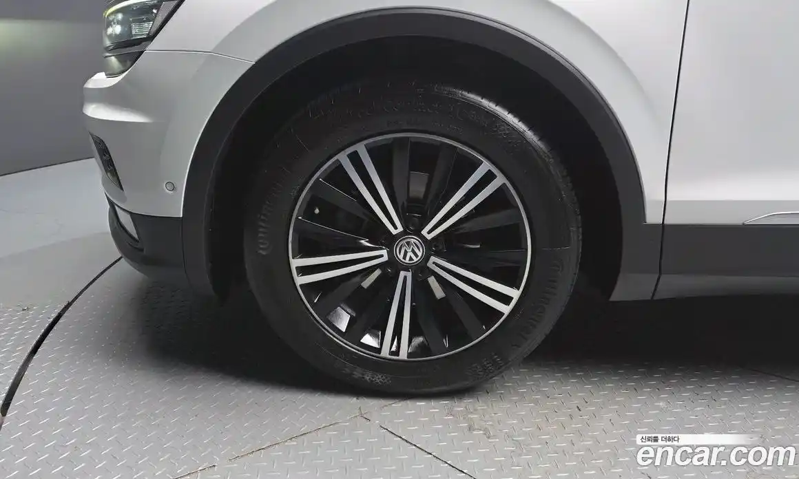 Volkswagen Tiguan 2019 2.0 автомат (гидро), фото 5