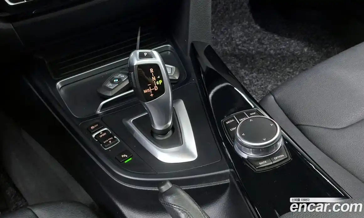 BMW 3 серия 2018 2.0 автомат (гидро), фото 11