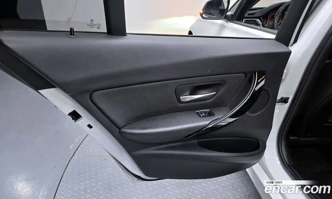 BMW 3 серия 2018 2.0 автомат (гидро), фото 14