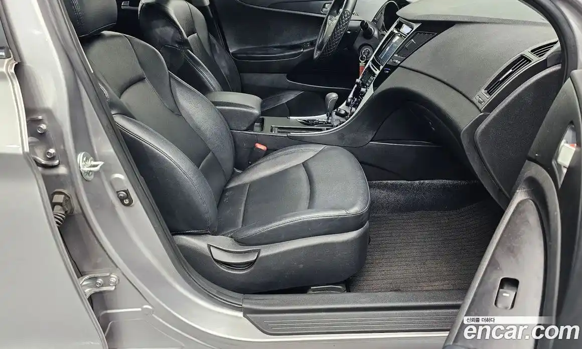Hyundai Sonata 2010 2.0 автомат (гидро), фото 12