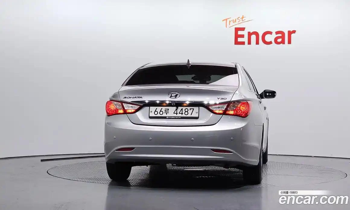 Hyundai Sonata 2010 2.0 автомат (гидро), фото 4