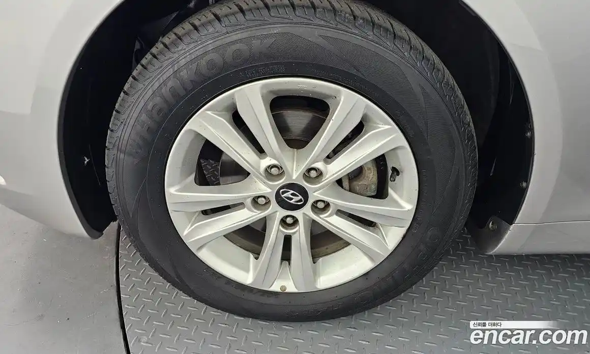 Hyundai Sonata 2010 2.0 автомат (гидро), фото 5