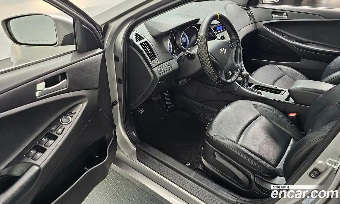Hyundai Sonata 2010 2.0 автомат (гидро), фото 10