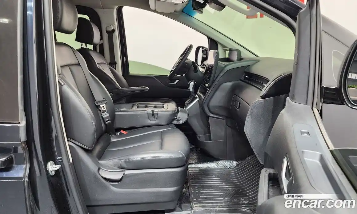 Hyundai Staria 2022 2.2 автомат (гидро), фото 11