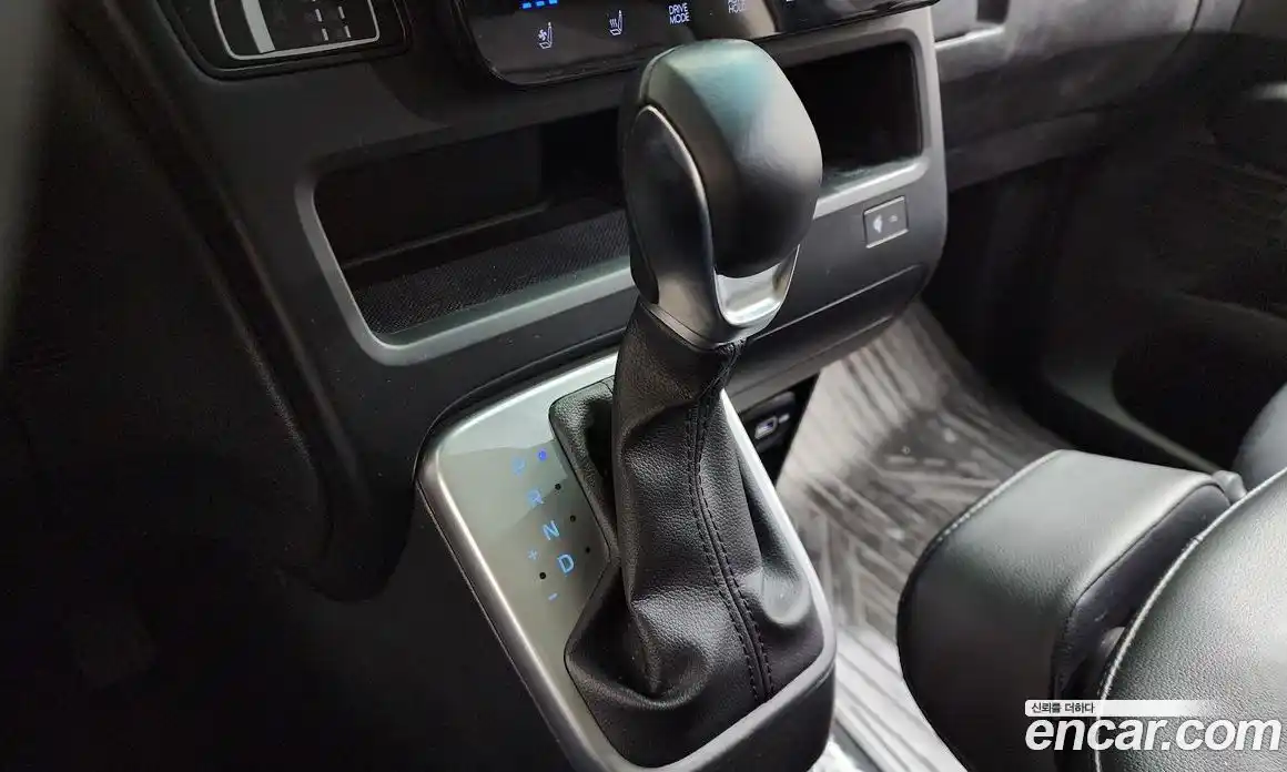 Hyundai Staria 2022 2.2 автомат (гидро), фото 9