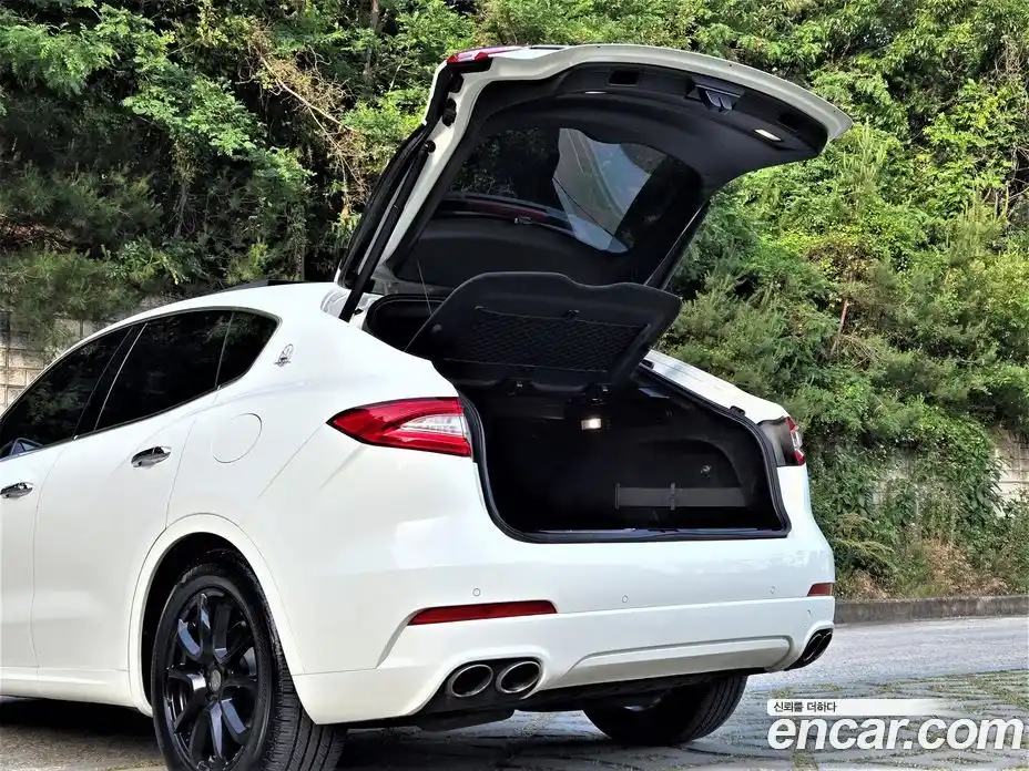 Maserati Levante 2017 3.0 автомат (гидро), фото 5 Maserati Levante 2017 3.0 автомат (гидро), фото 5