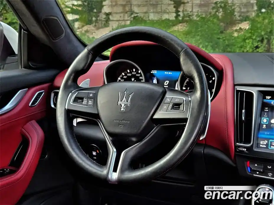 Maserati Levante 2017 3.0 автомат (гидро), фото 8 Maserati Levante 2017 3.0 автомат (гидро), фото 8