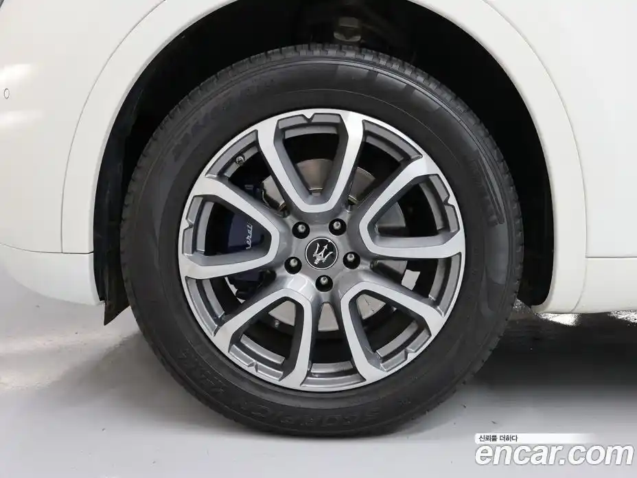 Maserati Levante 2022 2.0 автомат (гидро), фото 5 Maserati Levante 2022 2.0 автомат (гидро), фото 5