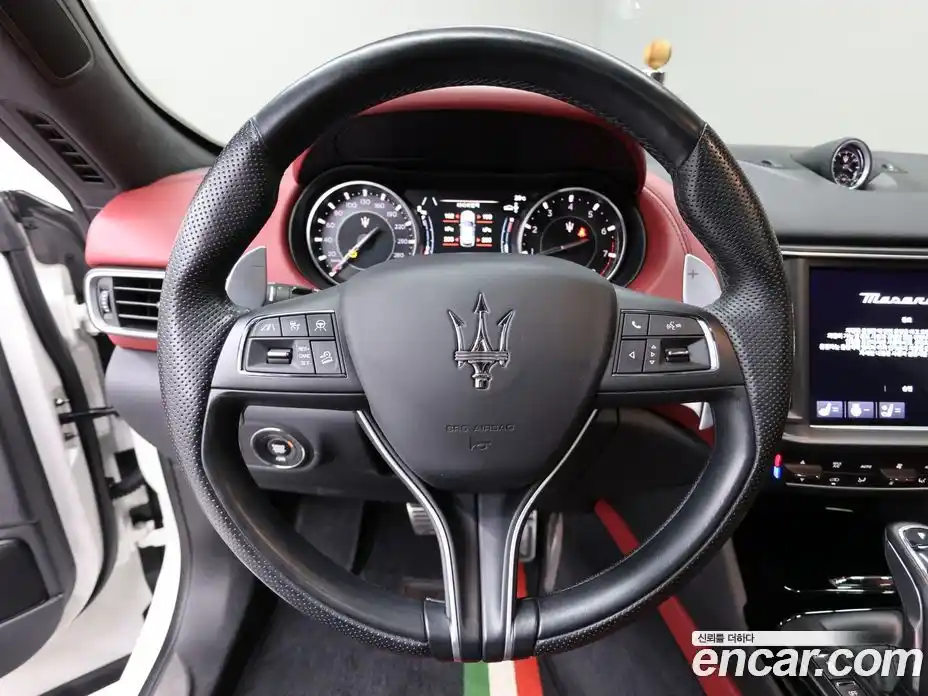 Maserati Levante 2022 2.0 автомат (гидро), фото 9 Maserati Levante 2022 2.0 автомат (гидро), фото 9
