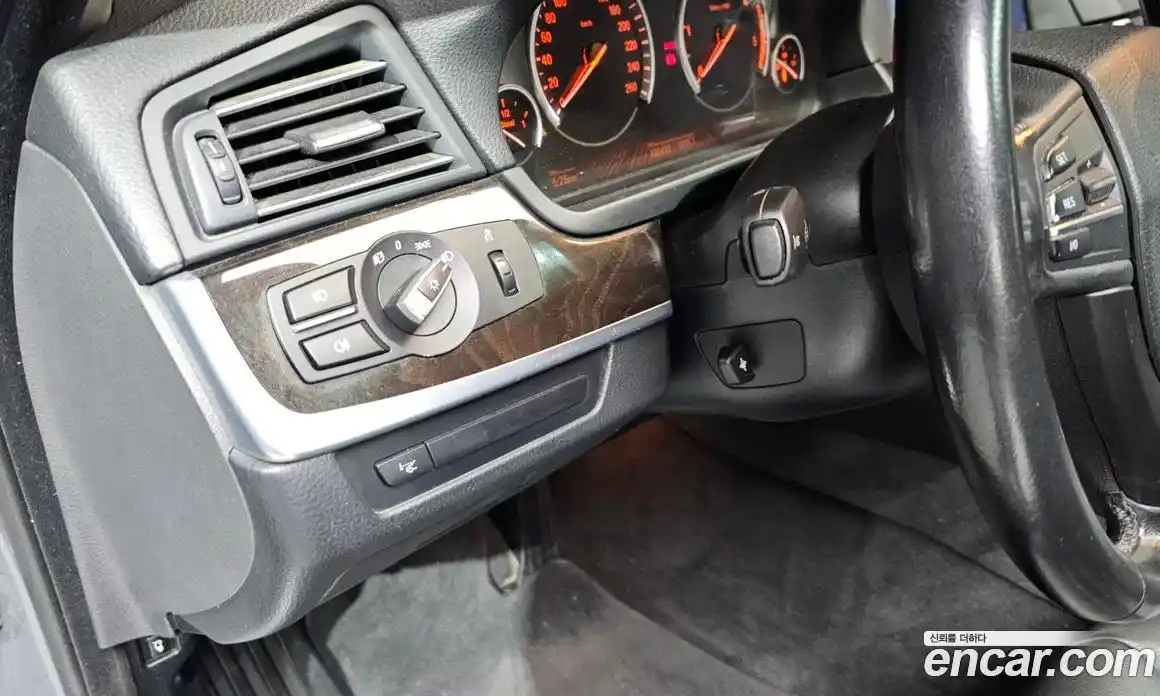 BMW 5 серия 2011 2.0 автомат (гидро), фото 16