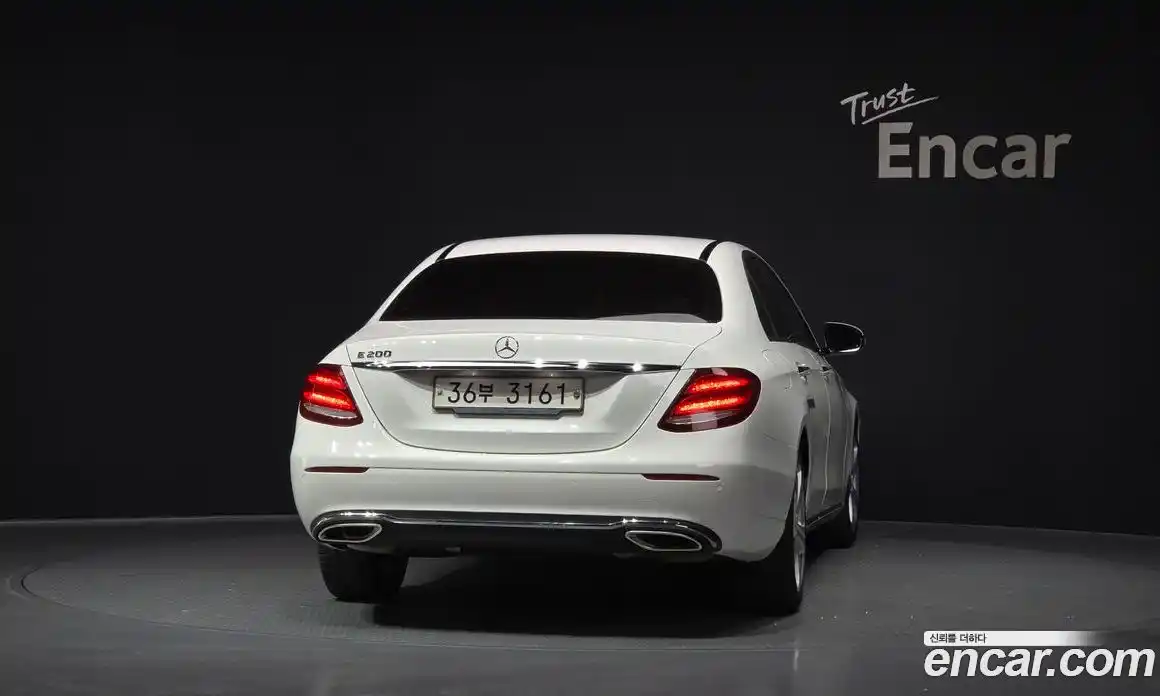 Mercedes-Benz E-Class 2018 2.0 автомат (гидро), фото 4