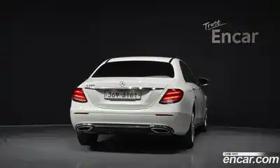Mercedes-Benz E-Class 2018 2.0 автомат (гидро), миниатюра 4