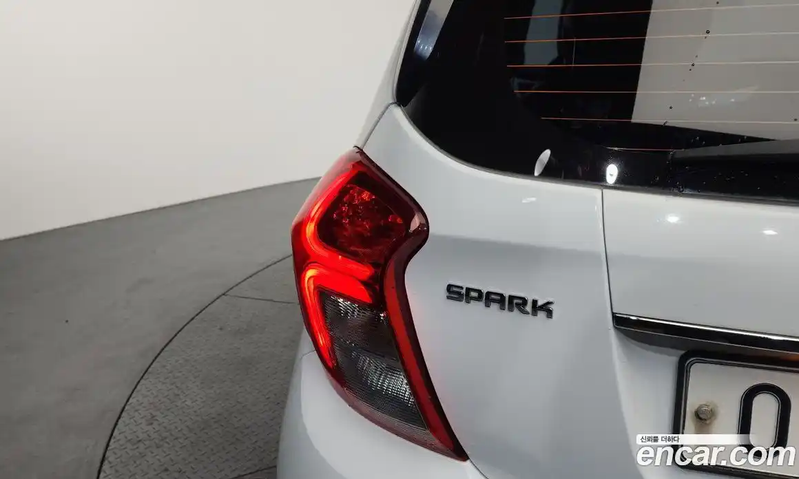 Chevrolet Spark 2016 1.0 автомат (гидро), фото 9