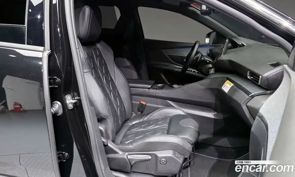 Peugeot 5008 2024 1.2 автомат (гидро), фото 11