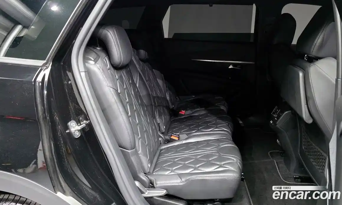 Peugeot 5008 2024 1.2 автомат (гидро), фото 12