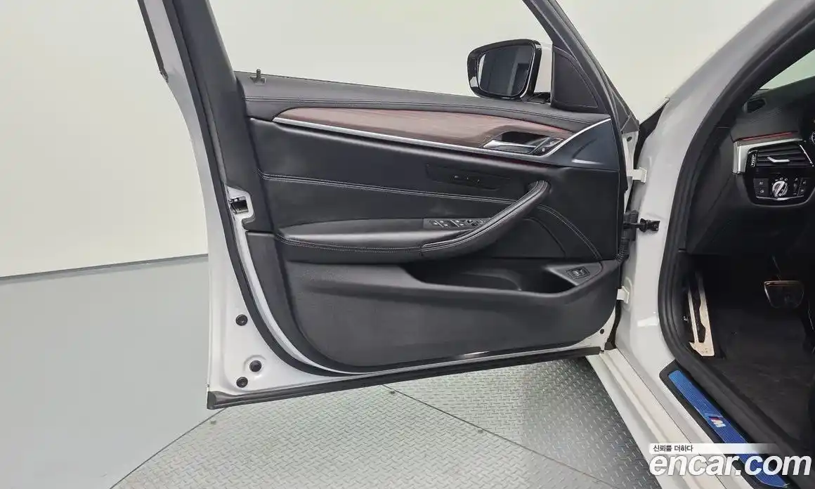 BMW 5 серия 2017 2.0 автомат (гидро), фото 14
